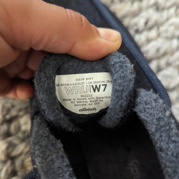Allbirds Wool Runner-up Mizzle Fluffs Shoes size 7 - Picture 3 of 4